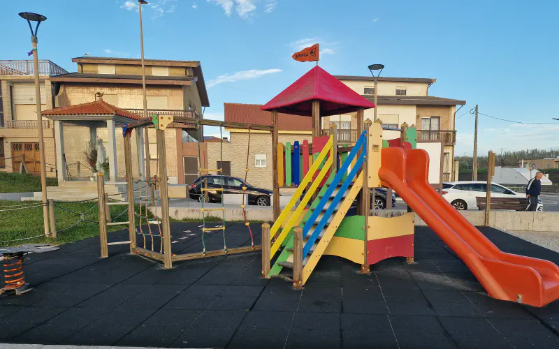 Parque infantil em Vila Chã