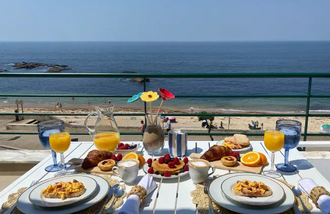 Frühstück auf der Terrasse teilen