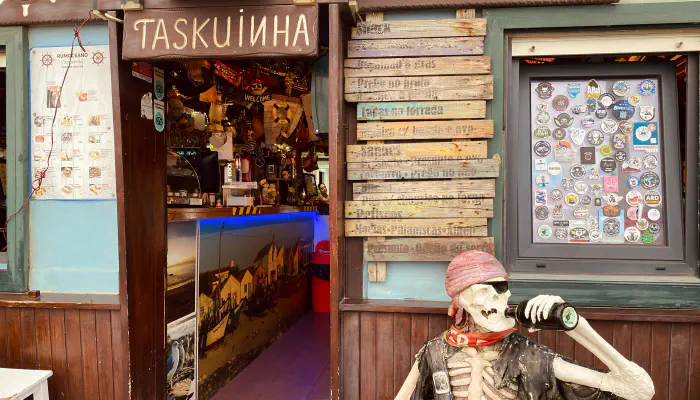 Bar acolhedor em Vila Chã que serve petiscos e bebidas perto da praia
